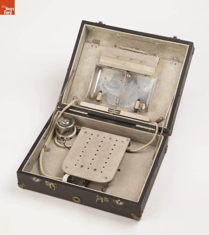 Halldorson Portable Twin Arc Lamp, circa 1925