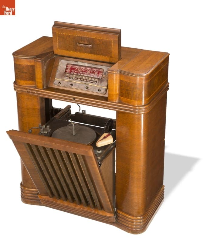 Philco Radio-Phonograph, Model 42-1012, 1942