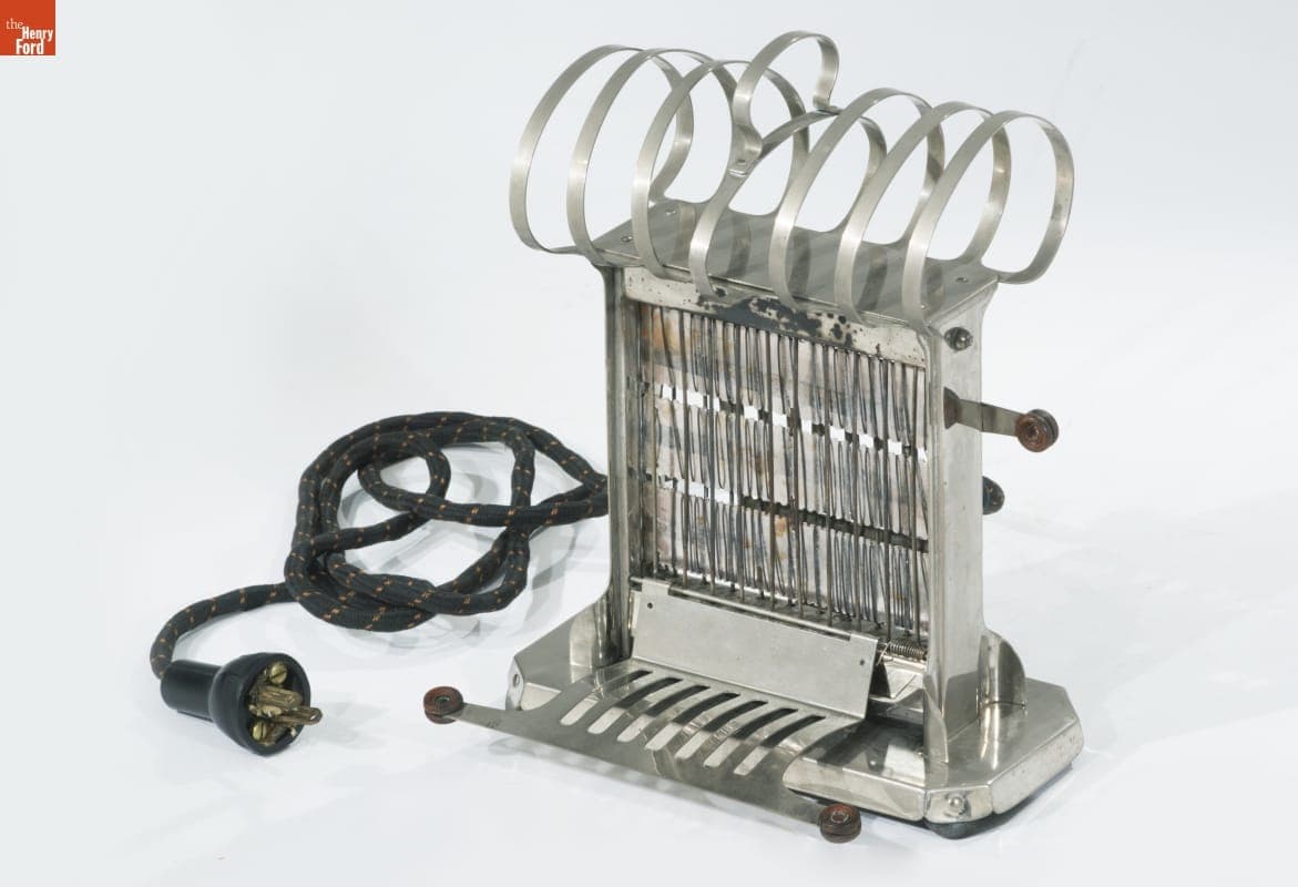 Landers, Frary, & Clark "Universal Model E945 Toaster," 1918 - 1923
