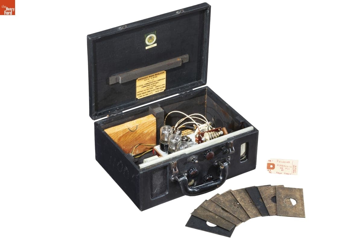 Aperiodic Radio Receiver, Disguised to Look Like a Suitcase, 1942