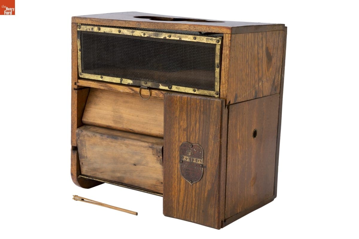 Owari Tokei Kabushiki Kwaisha Mechanical Fly Catcher, 1915-1920