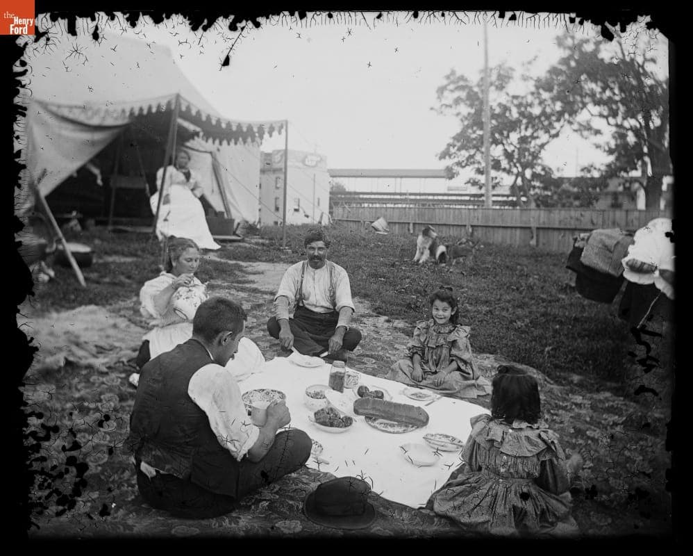 Gypsies Eating Meal, 1890-1915