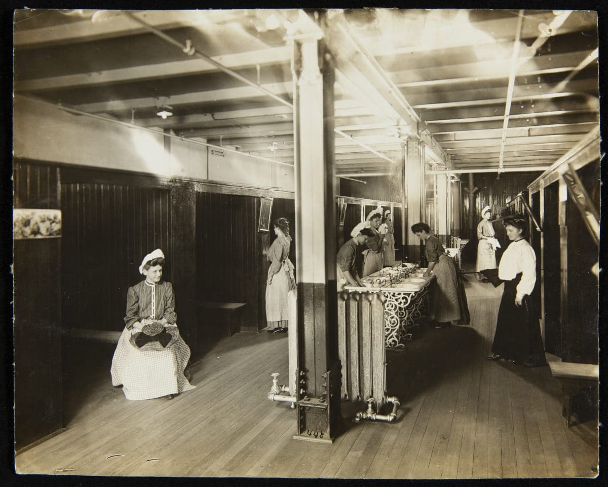Employee Dressing Room at the H. J. Heinz Main Plant, Pittsburgh, Pennsylvania, 1904