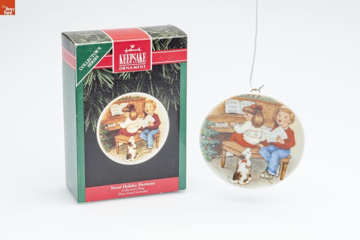 Hallmark "Collector's Plate Series: Sweet Holiday Harmony" Christmas Ornament, 1992