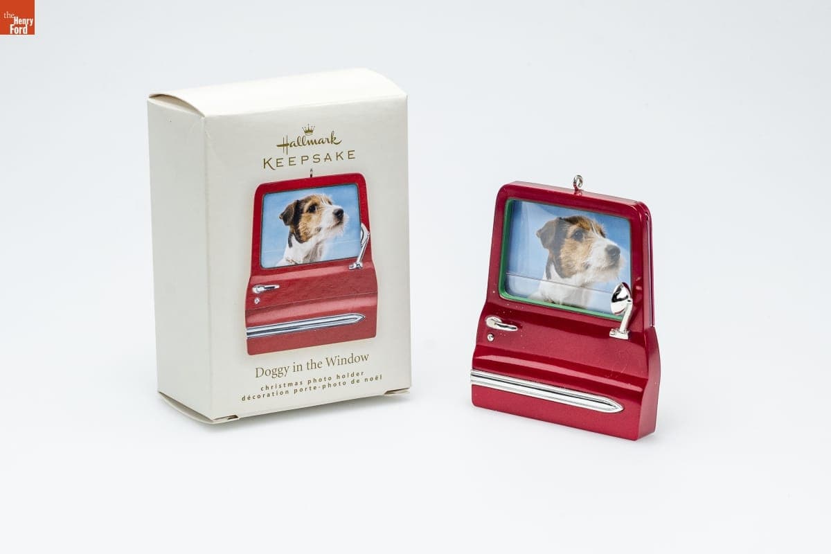 Hallmark "Doggy in the Window Photo Holder" Christmas Ornament, 2008