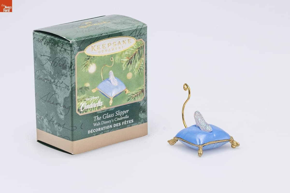 Hallmark "Walt Disney's Cinderella: The Glass Slipper" Miniature Christmas Ornament, 2001