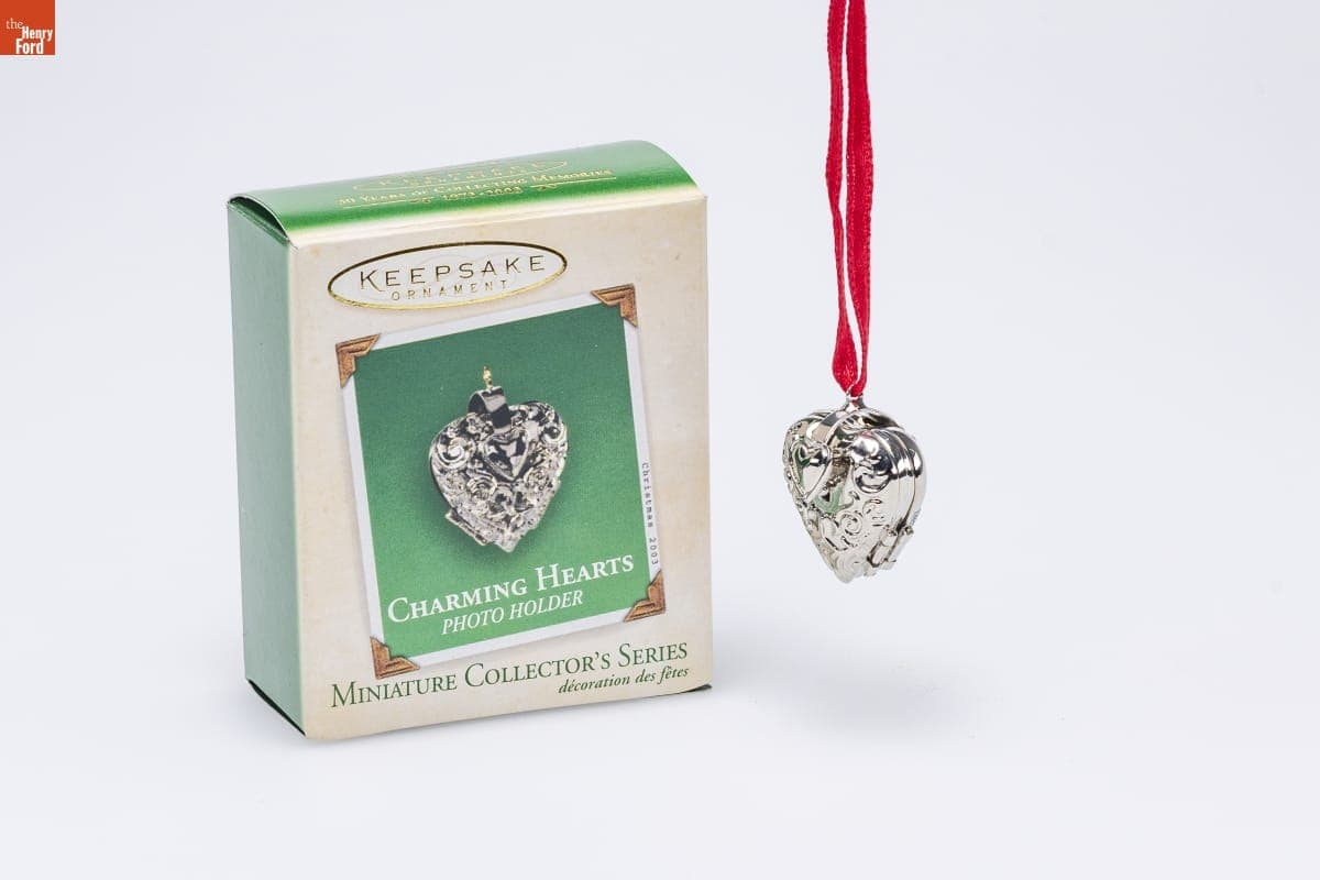 Hallmark "Charming Hearts Series: Photo Holder" Miniature Christmas Ornament, 2003