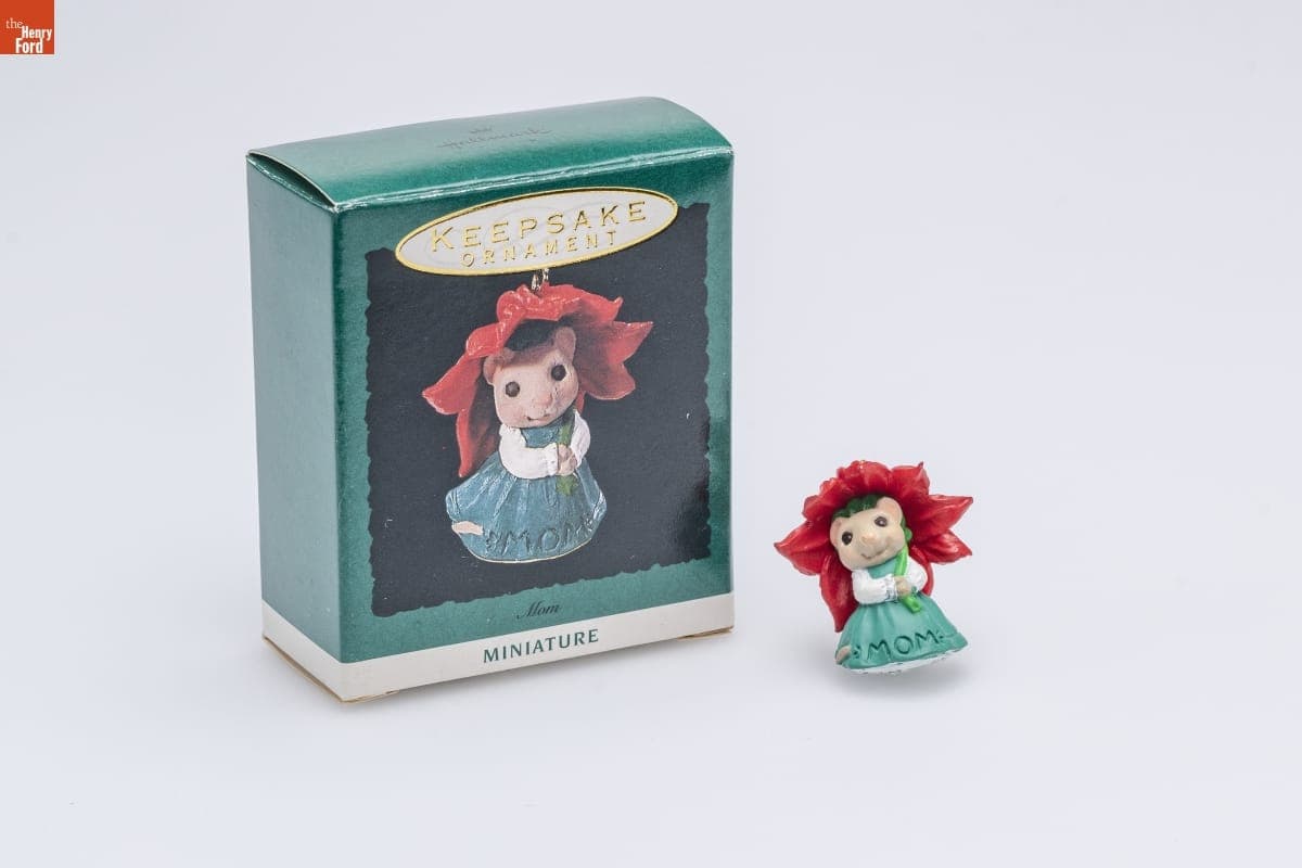 Hallmark "Mom" Miniature Christmas Ornament, 1993