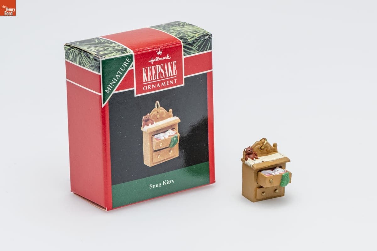 Hallmark "Snug Kitty" Miniature Christmas Ornament, 1992