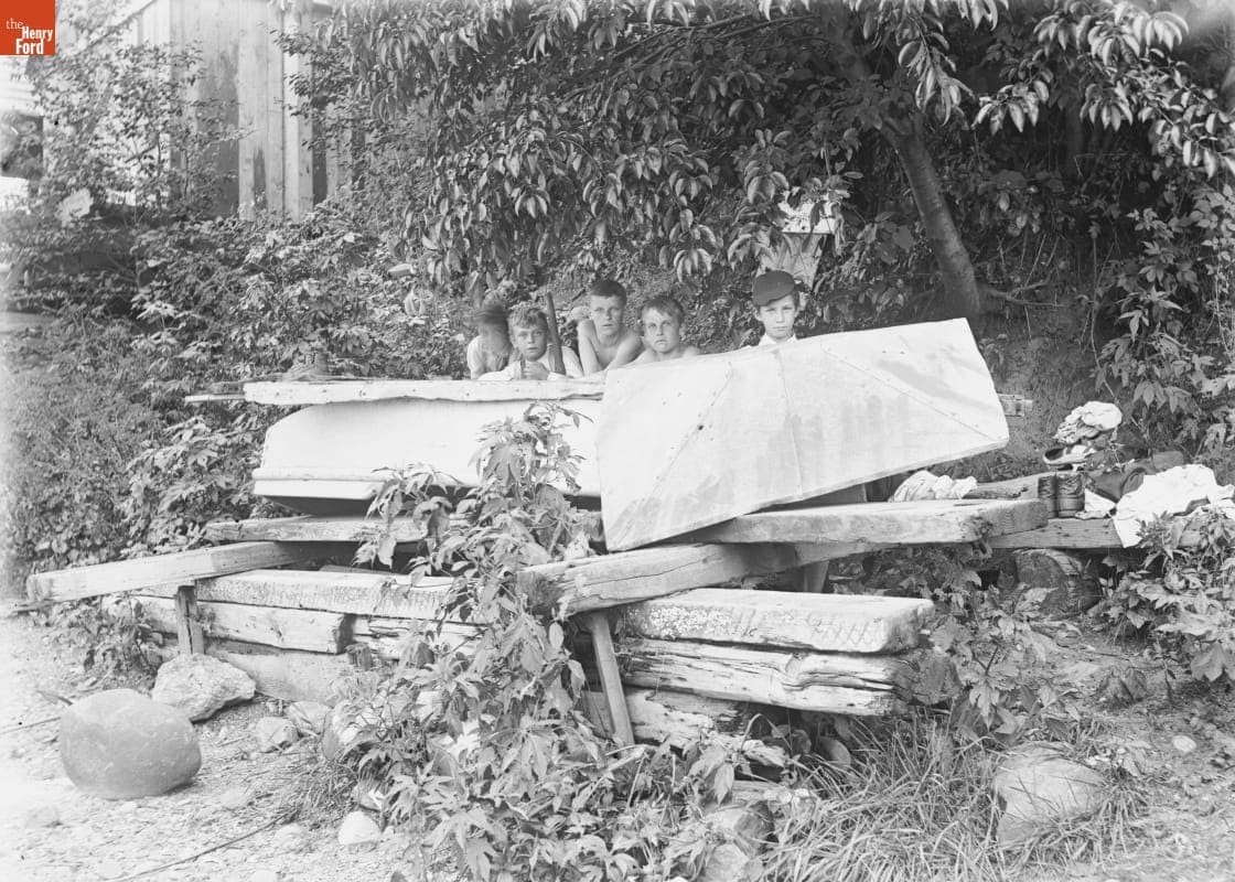 Flushing, Clubhouse on Bay, 1890-1915