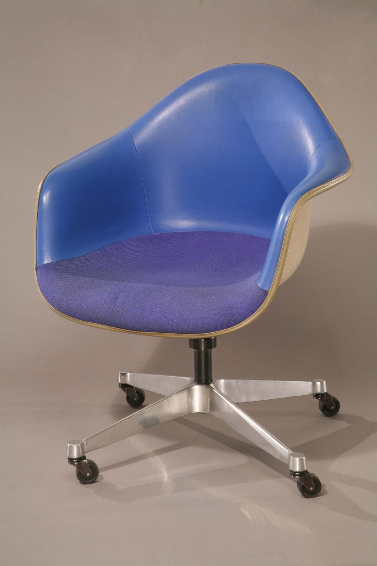 Eames Molded Fiberglass Armchair on Swivel Base, circa 1954-1965