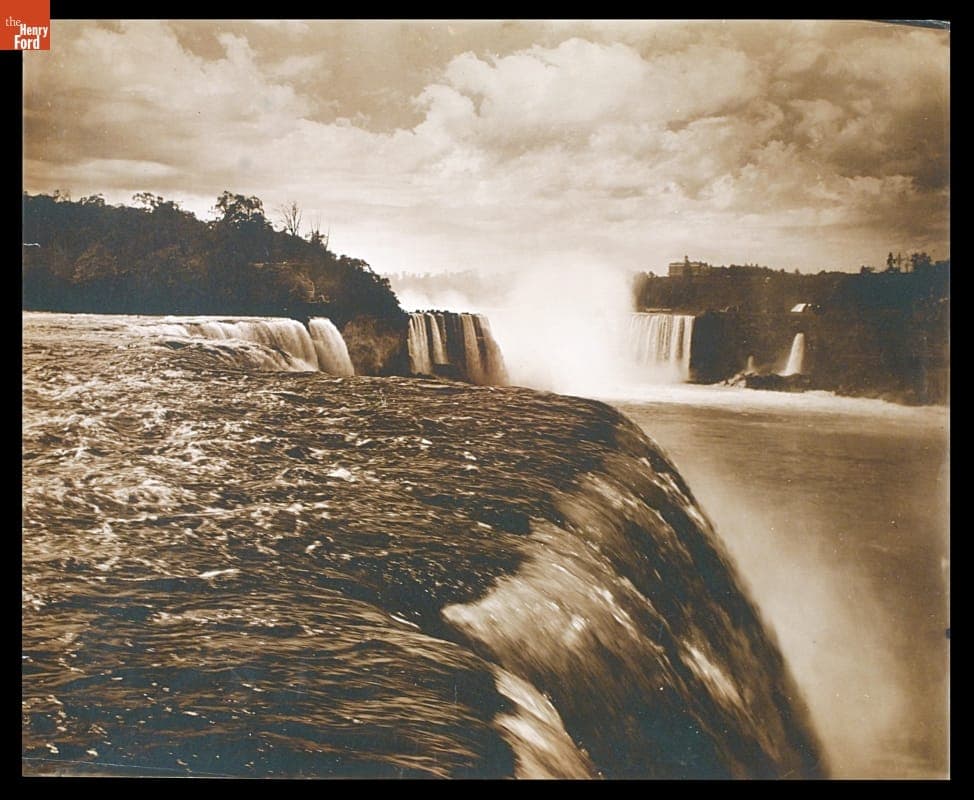 Brink of the Falls, Niagara Falls, New York, circa 1908