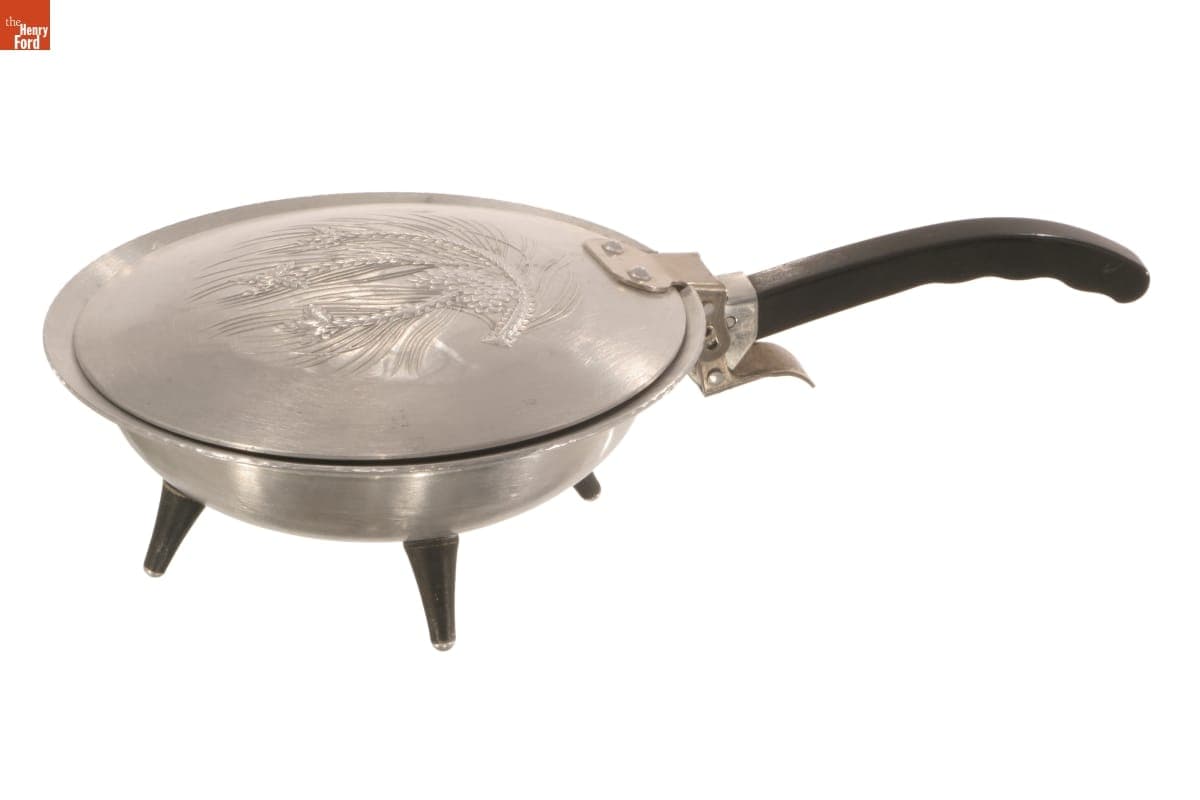 Everlast "Modern Pine" Silent Butler, 1953-1955