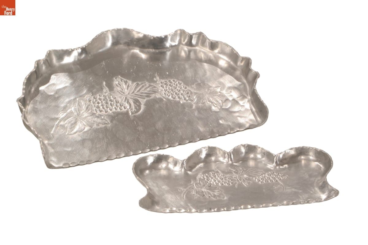 Everlast "Forged Grape" Crumb Tray, 1937-1950
