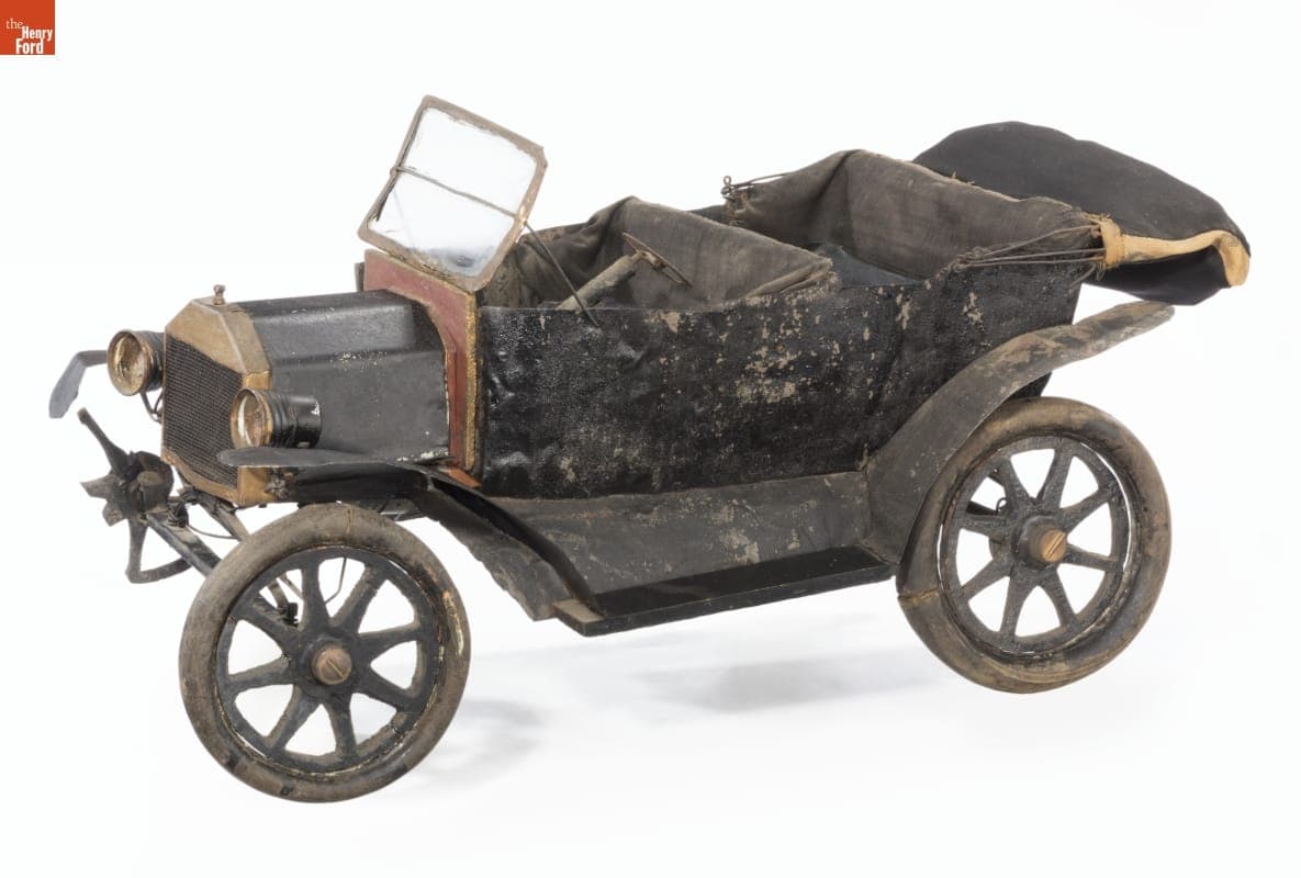 Model of a 1914 Ford Model T, 1915