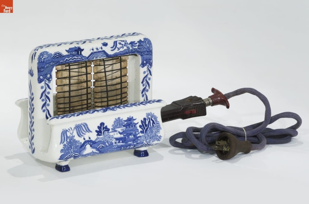 Pan Electric Manufacturing Company "Blue Willow Toastrite Toaster," circa 1927
