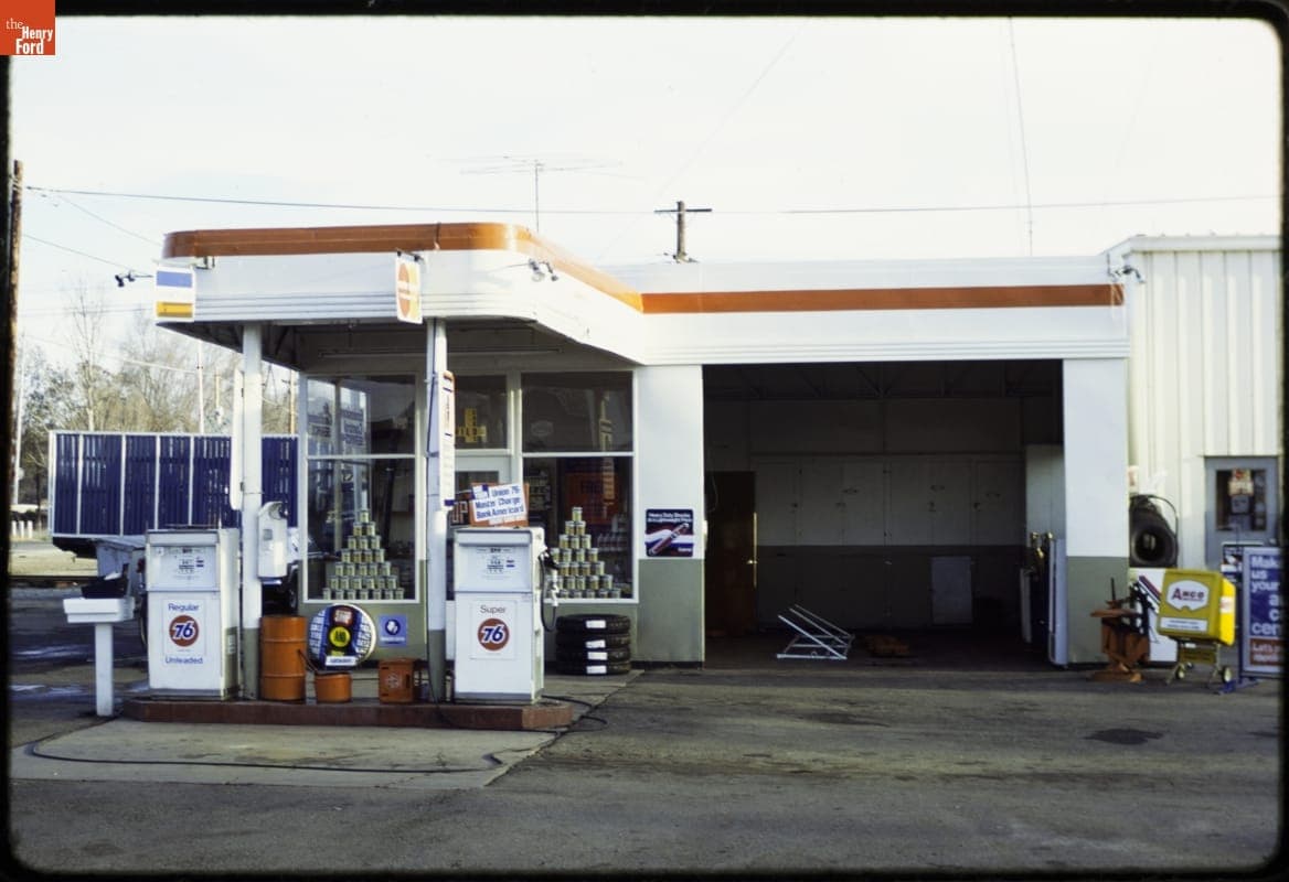 Union 76 Station, Santa Margarita, California, 1977