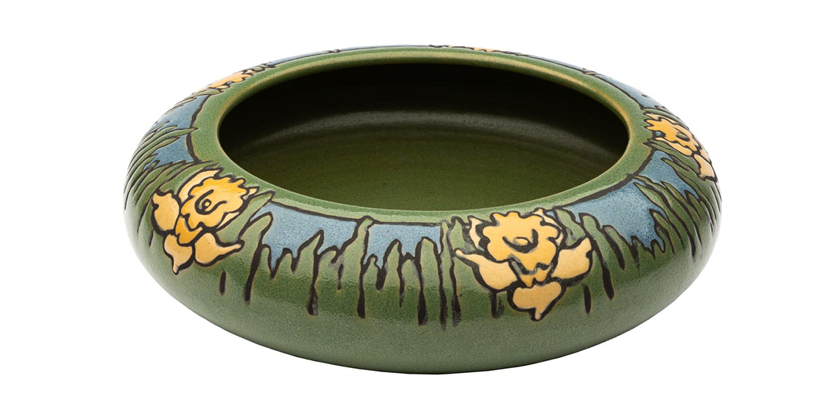 Daffodil centerpiece bowl, designed by Edith Brown, decorated by Sara Galner, dated March 1914