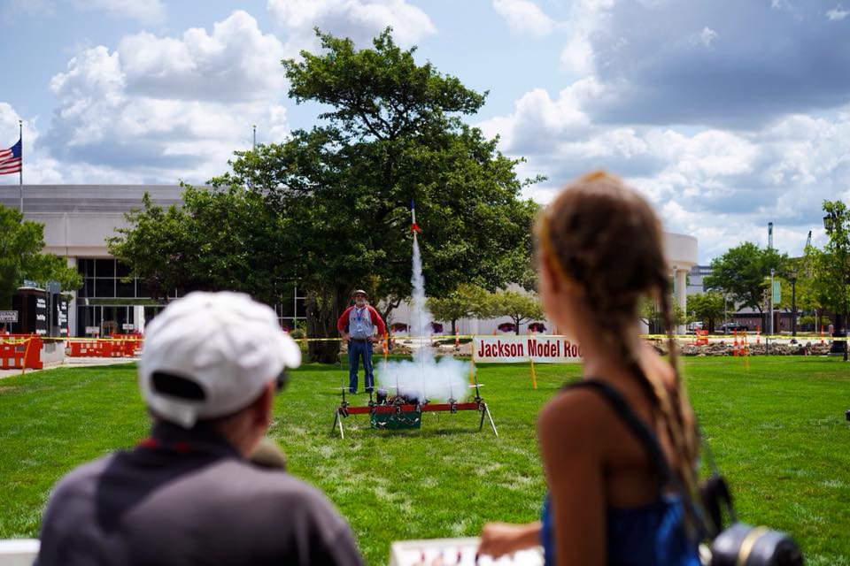 38124068_10155448449086237_7879987505972379648_n