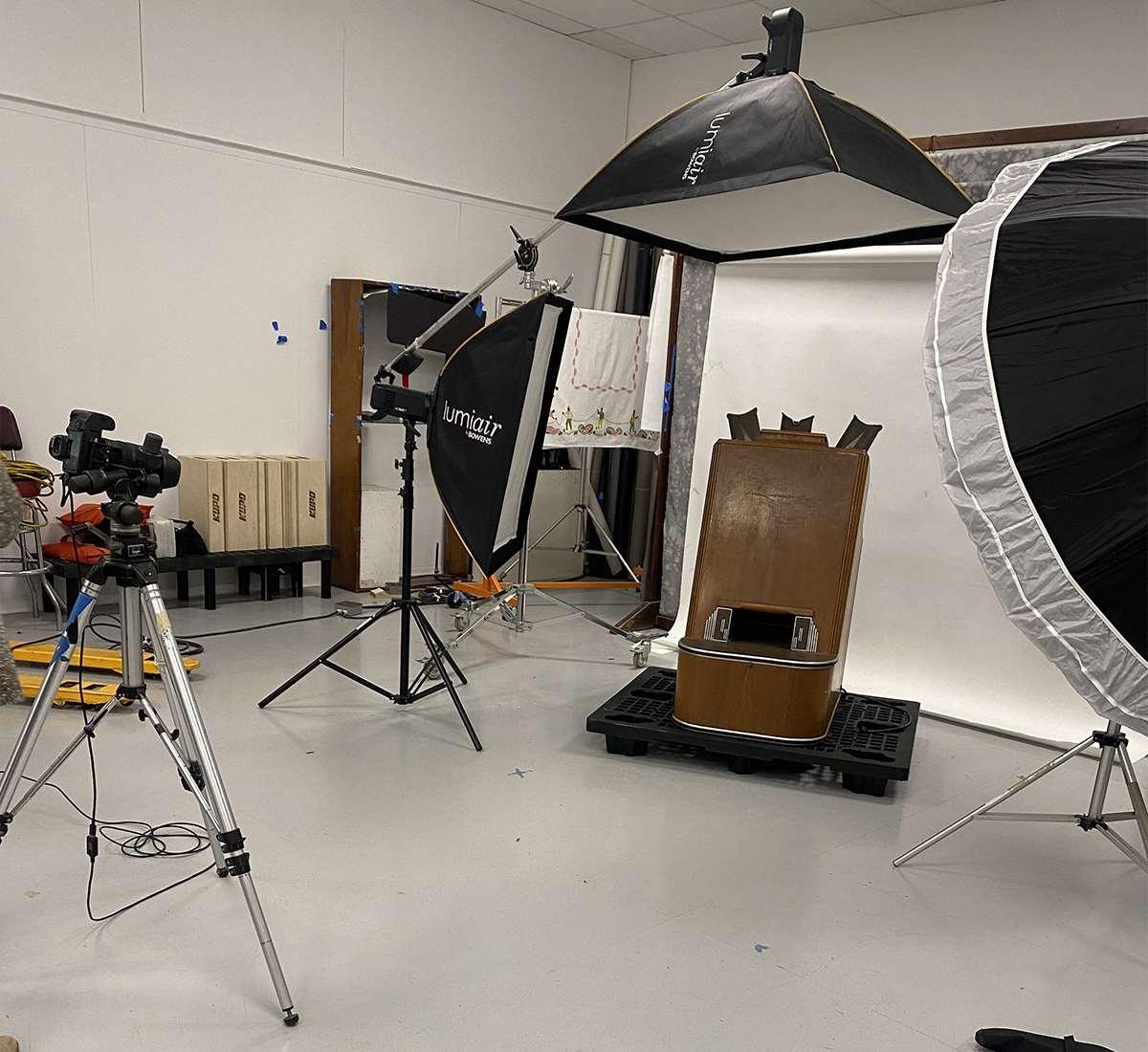 The Henry Ford's shoe-fitting fluoroscope being photographed for digitization