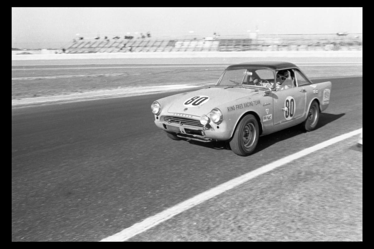 The #30 Sunbeam Alpine - THF124292