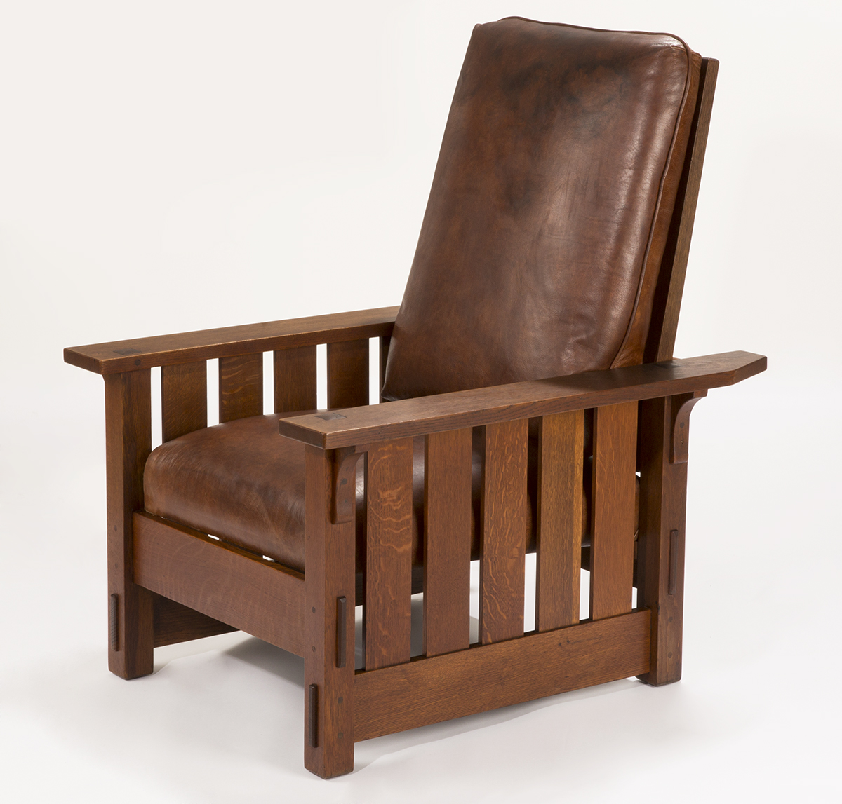 Morris Chair, 1912-1916 Armchair with wooden, slatted slides and brown leather upholstered seat and back