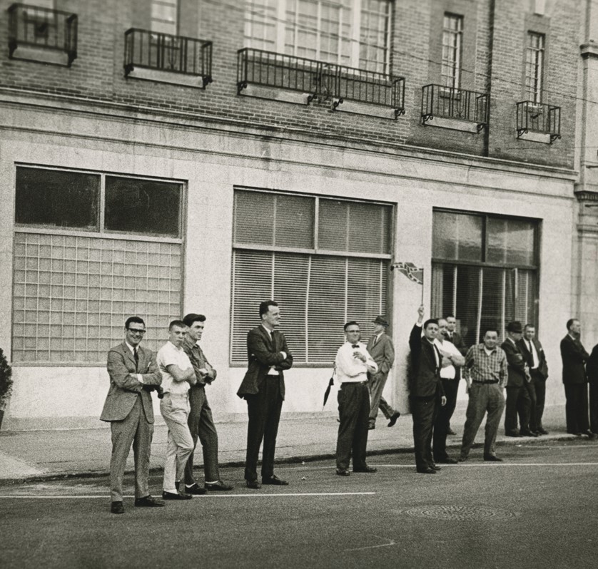 THF731439 Counterprotesters gather in Montgomery, Alabama, on March 25, 1965, during the Selma voting rights movement, reflecting the opposition faced by civil rights demonstrators throughout the South.