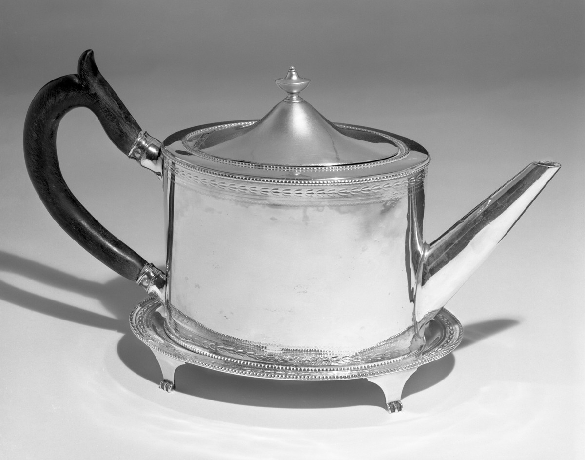 Oval-shaped cylindrical silver teapot with black handle