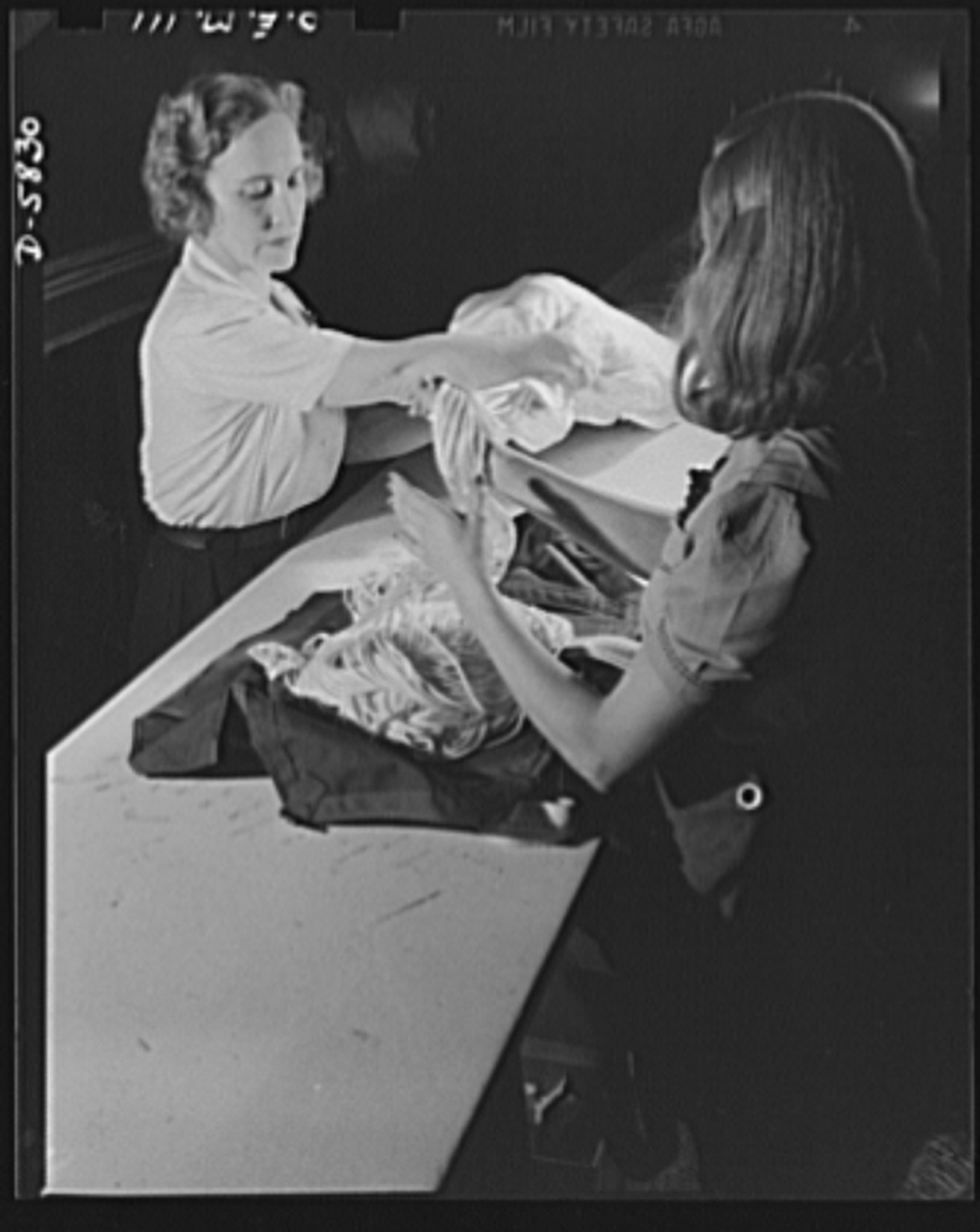 Women-Sewing-Nylon-Parachutes