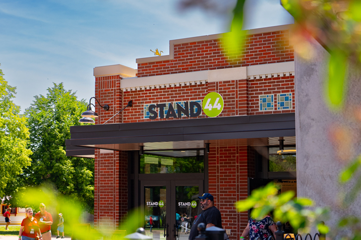 Stand 44